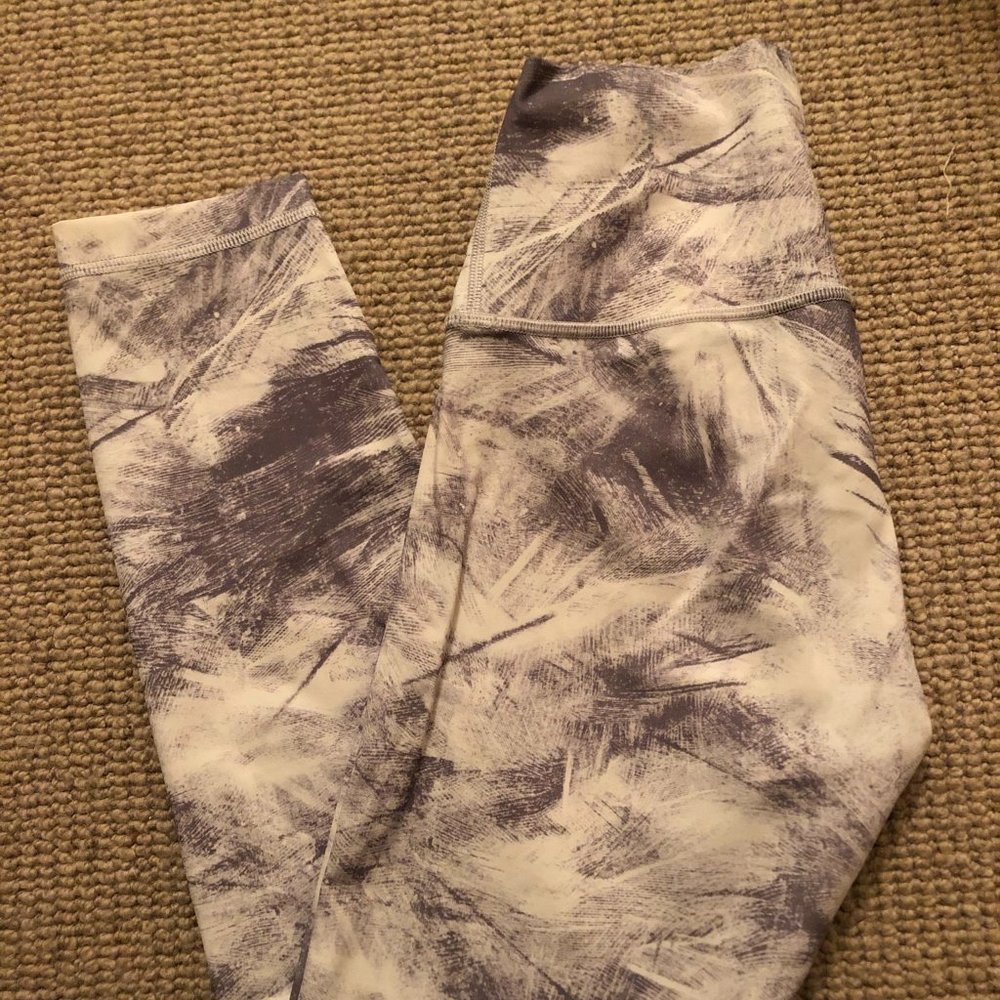 Lululemon Like *NEW printed wunder under Size 4